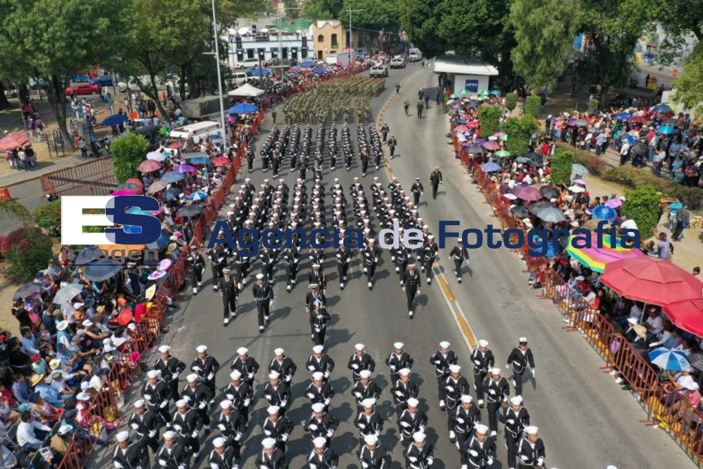 Vista aérea del desfile 5 de Mayo Agencia de Fotografía Es Imagen