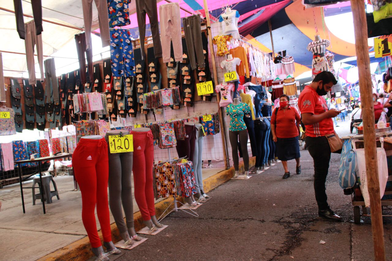 Se instala tianguis Los Lavaderos - Agencia de Fotografía Es Imagen