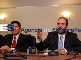 Critica al manejo del presupuesto - ES imagen agencia de fotografía