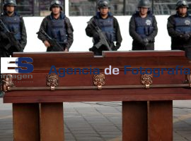 Ceremonia Policia Muerto en Balacera - ES imagen agencia de fotografía