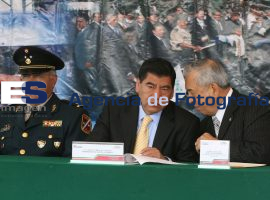 Destrucción de armas - ES imagen agencia de fotografía