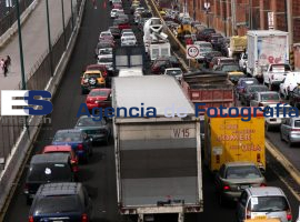 Tráfico en el Periférico y 11 Sur - ES imagen agencia de fotografía