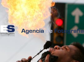 "Gato" tragafuegos - ES imagen agencia de fotografía