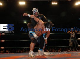 Lucha por el campeonato de parejas  - ES imagen agencia de fotografía