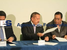 Firma de convenio - ES imagen agencia de fotografía