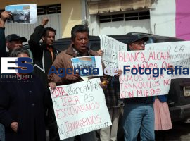 Colonos Resurgimiento contra Gasolinera - ES imagen agencia de fotografía