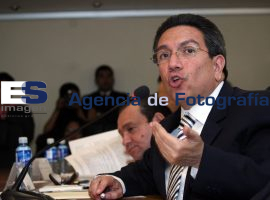 Pericles Olivares en el congreso - ES imagen agencia de fotografía