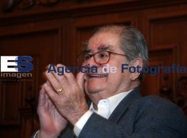 Miguel León Portilla en la BUAP - ES imagen agencia de fotografía