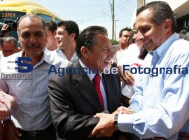 Mario Montero registro en el IEE - ES imagen agencia de fotografía