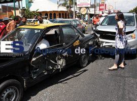 Accidente vehicular - ES imagen agencia de fotografía