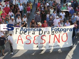 Manifestación vs Dragón - ES imagen agencia de fotografía