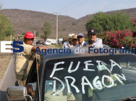 Manifestación vs Dragón - ES imagen agencia de fotografía