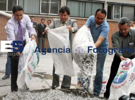 Destrucción de credenciales - ES imagen agencia de fotografía