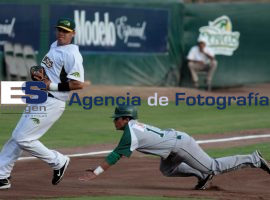 Pericos Vs. Olmecas - ES imagen agencia de fotografía