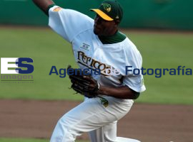 Pericos Vs Piratas - ES imagen agencia de fotografía