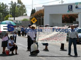 Se manifiestan defraudados de SITMA en el SAT - ES imagen agencia de fotografía