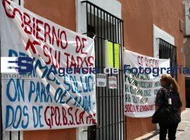 Protestan defraudados de la caja de ahorro Bienestar Social - ES imagen agencia de fotografía