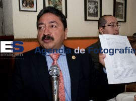 Oscar Aguilar en rueda de prensa  - ES imagen agencia de fotografía