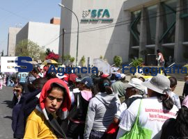 Bloquean antorchistas avenidas frente a inanzas - ES imagen agencia de fotografía