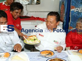 Visita Mario Montero el mercado Venustiano Carranza - ES imagen agencia de fotografía