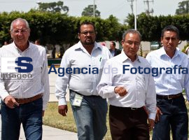 Sereunen autoridades estatales con vecinos de Izucar de Matamoros - ES imagen agencia de fotografía