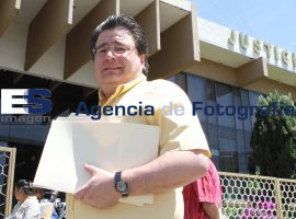 Presenta denuncia Miguel A. de la Rosa en la PGJ - ES imagen agencia de fotografía