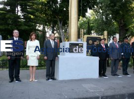 Izamiento de Bandera  - ES imagen agencia de fotografía