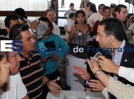 Encaran extrabajadores de LyF a Javier Lozano - ES imagen agencia de fotografía