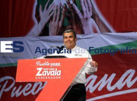 Se reune Javier López Zavala con trabajadores - ES imagen agencia de fotografía