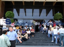 Defraudados inician trámite de perdón  - ES imagen agencia de fotografía