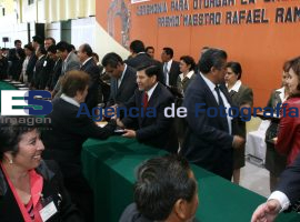 Mario Marin reconoce a maestros  - ES imagen agencia de fotografía