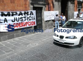 "Campaña por la Justica" se manifiesta en palacio de justicia  - ES imagen agencia de fotografía