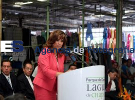 Blanca Alcalá entrega escrituras a tianguis de la Rivera Anaya - ES imagen agencia de fotografía