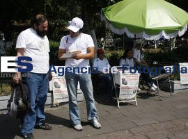 Consulta por la renuncia de Calderón - ES imagen agencia de fotografía