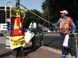 Retira ayuntamiento propaganda - ES imagen agencia de fotografía