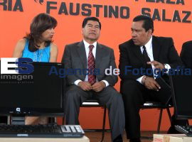 Entrega gobernador equipos de cómputo al sur de la ciudad - ES imagen agencia de fotografía