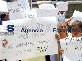 Vecinos de Tlacotepec de Júarez se manifiestan en SEDESOL federal - ES imagen agencia de fotografía