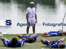 Lobos se reportan para entrenamiento - ES imagen agencia de fotografía