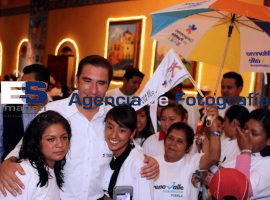 Se reune Rafael Moreno Valles con jovenes, lo acompaó Jesús Ortega - ES imagen agencia de fotografía