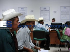 Pago a Defraudados por COOFIA - ES imagen agencia de fotografía