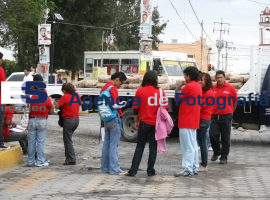 Sedeso entrega material de construcción mientras brigaditas de Montero trabajan - ES imagen agencia de fotografía