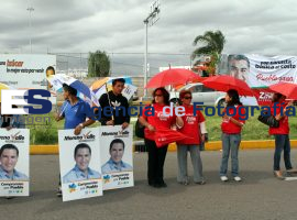 Simpatizantes de los Candidatos a gobernador hacen presencia en el CCU previo al debate - ES imagen agencia de fotografía