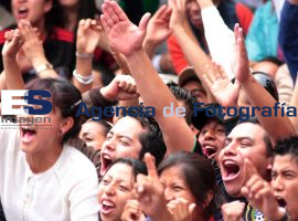 Aficionados Festejan los Goles  Mexicanos - ES imagen agencia de fotografía