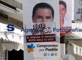 Hacen campaña a favor del voto nulo - ES imagen agencia de fotografía
