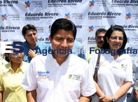 Eduardo rivera repartió propaganda en autobuses - ES imagen agencia de fotografía