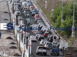 Intenso trafico en el periférico y 24 sur - ES imagen agencia de fotografía