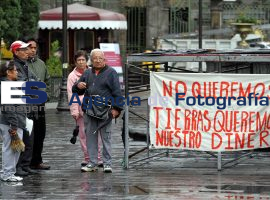 Exigen defreudados de Sitma su pago - ES imagen agencia de fotografía