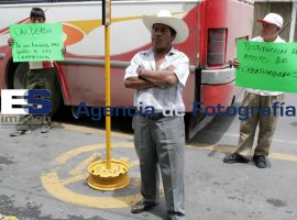 Habitantes de Tepeaca se manifiestan en SEDESOL  - ES imagen agencia de fotografía