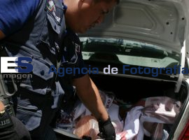 La policia municipal detienen a 2 sujetos que repartían propaganda de la Alianza Puebla Avanza. - ES imagen agencia de fotografía