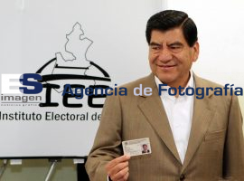 Vota Mario Marín, gobernador del estado. - ES imagen agencia de fotografía